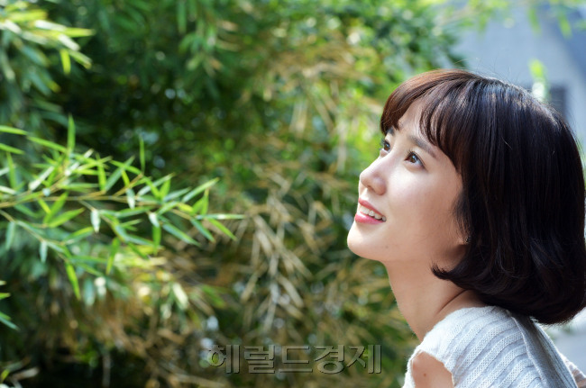 諛뺤?鍮??명꽣酉?<br />?ㅻ퀝李ш린??yoon4698@heraldcorp.com
諛뺤?鍮??명꽣酉?
?ㅻ퀝李ш린??yoon4698@heraldcorp.com