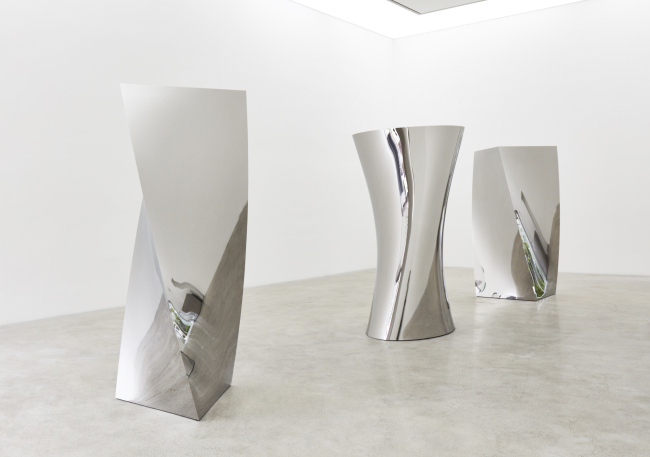 Exhibition view of Anish Kapoor’s exhibition “Gathering Clouds” at Kukje Gallery (Kukje Gallery)
