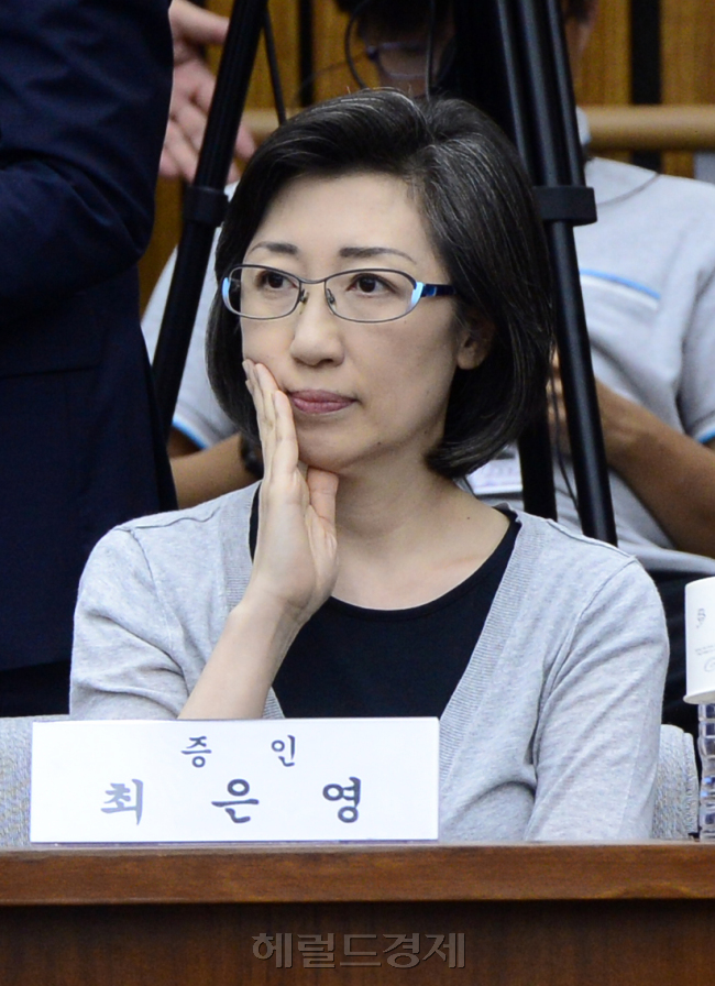 [조선ㆍ해운 산업 구조조정 연석청문회가 9일 오전 서울 여의도 국회에서 이틀 째 열리고 있다. 주요 증인인 최은영 전 한진해운회장이 굳은 표정으로 참석하고 있다. 박해묵 기자/mook@heraldcorp.com]
