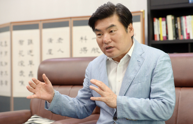 Rep. Won Yoo-chul of the ruling Saenuri Party. Ahn-hoon/The Investor