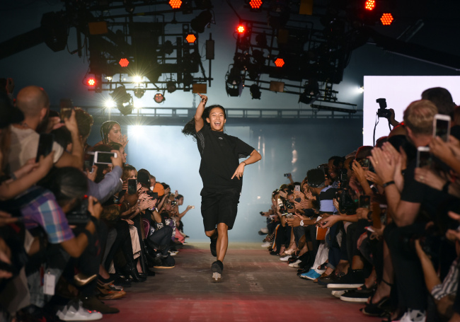 Designer Alexander Wang greets the audience after his Spring 2017 collection is modeled during Fashion Week in New York on Saturday. (AP-Yonhap)