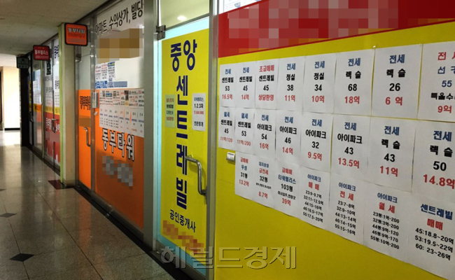 부동산 실거래가를 허위로 신고해 국세청으로부터 양도소득세를 추징당한 사례가 올해 큰폭으로 늘어났다. 신규 아파트 분양과 그에 따른 분양권 전매가 많았던 경기도에서 이런 사례가 집중됐다.  이상섭 기자/babtong@