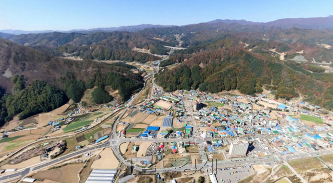 강원도 평창군 일대의 부동산이 활기를 띄고 있다. 철도망 확대와 관광거점 활성화의 기대감이 만연해서다. 분양실적은 크게 늘었고, 토지가격 상승률도 높다. 사진은 평창군 진부면 일대 모습. [사진=네이버 항공뷰]