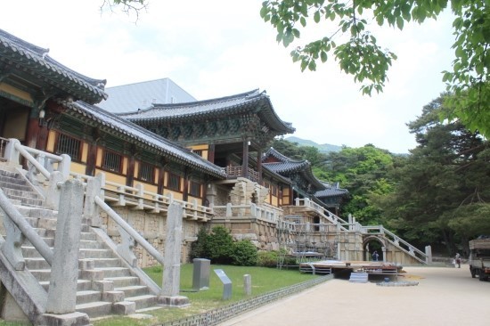 불국사(왼쪽)와 석굴암