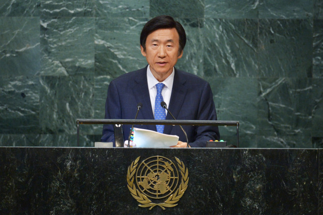 South Korean Foreign Minister Yun Byung-se addresses the 71st session of the United Nations General Assembly at the UN headquarters in New York on Thursday. (AFP-Yonhap)