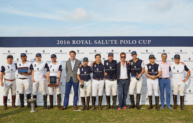 Team Time players (in white shirts) and Team Royal players (in blue shirts) pose with Pernod Ricard Korea President & CEO Jean Touboul (second from right), Duke of Argyll Torquhil Ian Campbell (fifth from right) and Pernod Ricard Korea Marketing Director Florent Leroi (fifth from left) for photographs after the 5th Royal Salute Polo Cup match held at Korea Polo Country Club in Jeju City, Jeju Special Self-Governing Province, Friday. (Pernod Ricard Korea)
