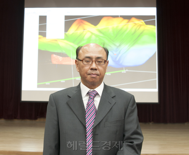 3차원 모델링 탐사 소프트웨어(KmodStudio) 개발자인 고광범 한국광물자원공사 박사 ［사진=한국광물자원공사］