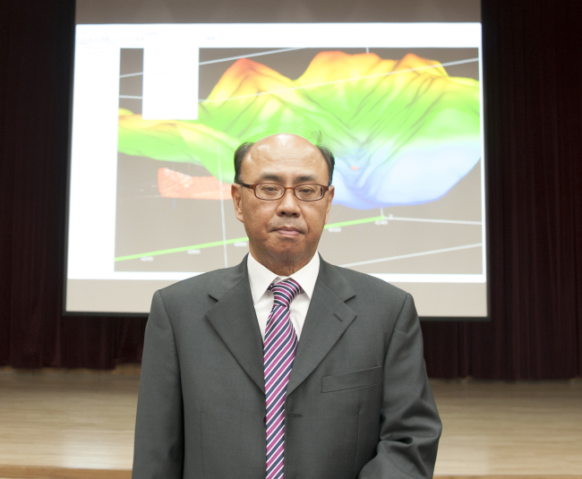 지난 23일 한국광물자원공사 대강당에서 열린 설명회에 광업계 인사들이 참석해 시연설명을 듣고 있다.  [사진제공=한국광물자원공사]