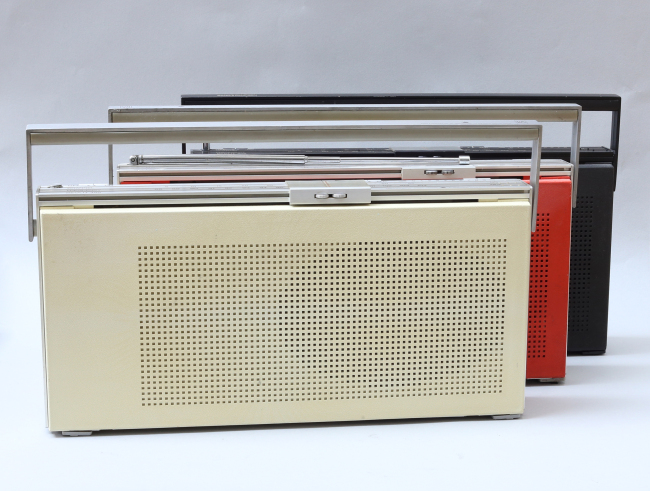 Beolit 600 portable radio designed by Jacob Jensen (Bang & Olufsen)