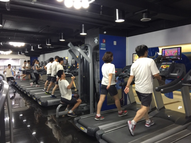 [사진=김영란법 시행 첫날 직장인들은 영화관, 피트니스센터, 어학원으로 향하며 ‘저녁이 있는 삶’을 시작했다. 김진원 기자/jin1@heraldcorp.com]