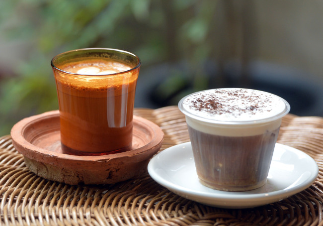 Get Some Coffee’s popular “Dutch Pepper” (front) -- slow-dripped cold brew coffee topped with fresh cream and grated coffee beans -- and flat white   (Photo credit: Yoon Byung-chan/The Korea Herald)