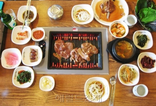 자신의 건강, 또는 신념을 위해 채식을 하고 있는 사람들에게 한국사회는 여전히 가혹한 면이 많다. 특히 사회생활을 하며 채식을 할 경우 상사의 눈초리 등을 견디기란 쉽지 않다. [사진=헤럴드경제DB]