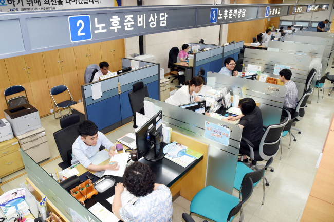 국민연금 노후준비상담서비스는 재무뿐 아니라 노후종합진단을 통해 건강 여가 대인관계까지 진단과 상담을 해주고 건강하게 여가를 즐기면서 노후를 보낼수 있도록 각종 콘텐츠와 자료도 제공하는 등 노후준비 통합 솔루션을 지향한다.  [사진제공=국민연금공단]