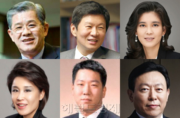 [사진설명=SK그룹과 범 현대가로 분류되는 현대백화점그룹, 현대산업개발, 삼성가의 일원인 호텔신라와 신세계, 여기에 롯데그룹까지 결집하며, 굴지의 대기업가문들이 총출동했다. 특허 발표는 오는 12월, 대기업 가문들간의 치열한 경쟁이 시작됐다. (왼쪽부터) 최신원 SK네트웍스 회장, 정몽규 현대산업개발 회장, 이부진 호텔신라 사장, 정유경 신세계백화점 백화점부문 총괄사장, 정지선 현대백화점그룹 회장, 신동빈 롯데그룹 회장.]