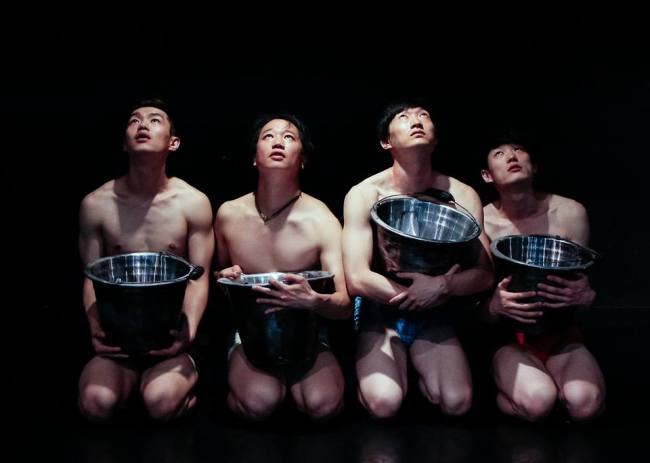 Members of Dance Theater Tic perform “Tropical.” (Official Facebook)