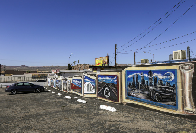 Murals painted at El Rancho Motel on Main Street in Barstow, California (Irfan Khan/Los Angeles Times/TNS)