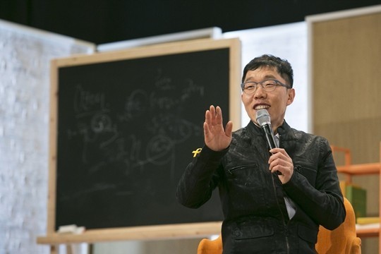 김제동, ‘영창 발언’은 거짓?…“웃자고 한 소리”