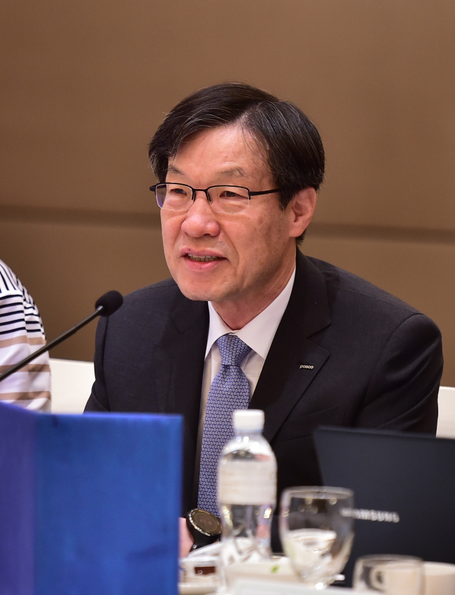 포스코 포항제철소의 고로 출선 장면.  [사진제공=포스코]
