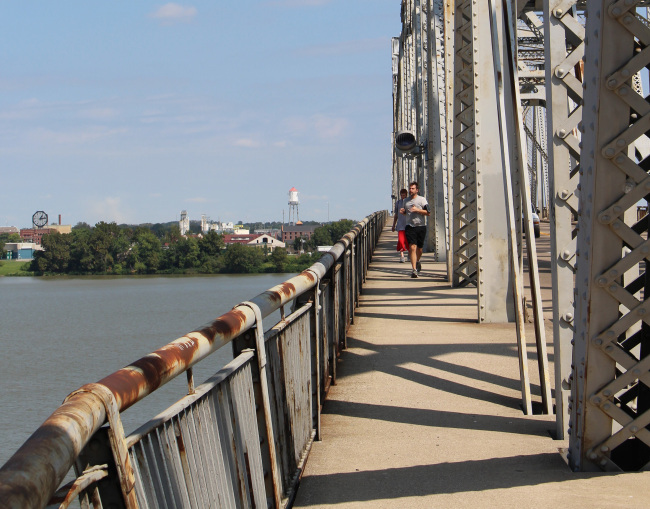The Second Street Bridge, little changed since a teenage Cassius Clay -- as legend would have it --tossed his Olympic gold medal from there into the Ohio River below. Or didn’t. (Alan Solomon/Chicago Tribune/TNS)