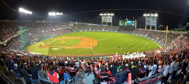 Spectators at Jamsil Stadium in Seoul chant slogans with the cheering squad. Yonhap