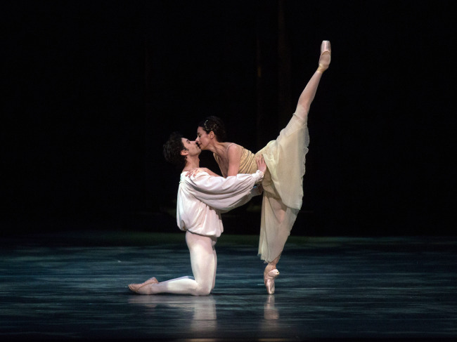 A scene from Kenneth MacMillan’s “Romeo and Juliet” (Universal Ballet)
