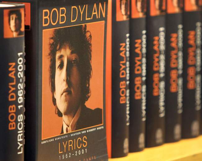 Books of the 2016 Literature Nobel Price winner US Bob Dylan are pictured at the booth of publisher Hoffman und Campe at the Frankfurt Book Fair in Frankfurt/Main, Germany, on Oct. 19, 2016. The five-day Frankfurt fair, which opened to the public on Oct. 19, is the world‘s largest publishing event. (Yonhap-AFP)