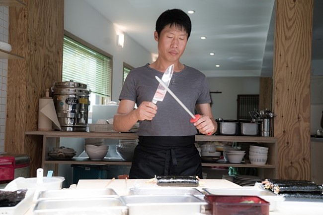 A still from director Lee Kye-byeok’s comedy film “Luck-Key” (Showbox)