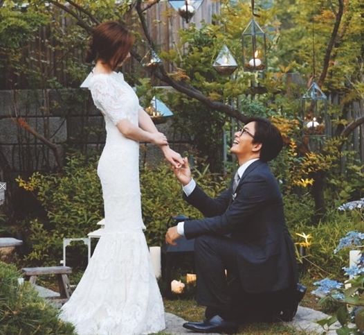 Singer-actress Park Soo-jin (left) and her husband, actor Bae Yong-joon (Bae Yong-joon’s official Instagram)