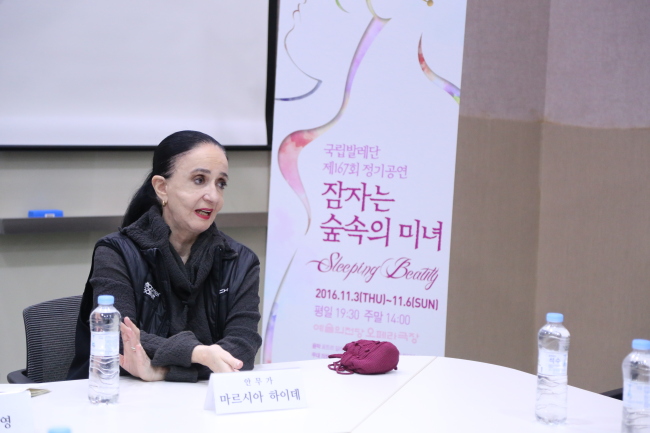 Marcia Haydee, the artistic director of the Santiago Ballet, speaks to reporters at Seoul Arts Center’s N Studio in Seoul on Tuesday. (Korean National Ballet)