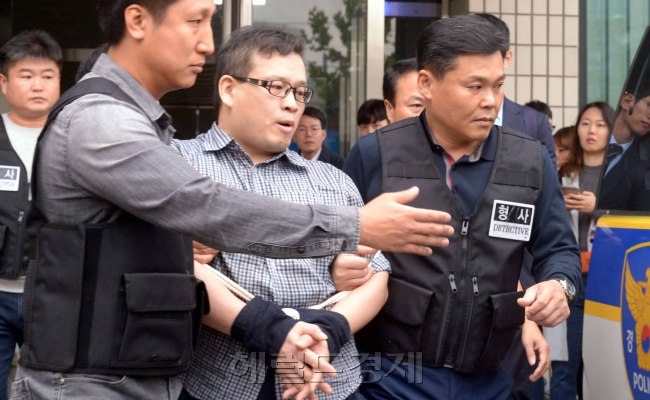 [사진=오패산총격범 성병대가  26일 현장검증을 받기 위해 강북경찰서를 떠나고 있다.  성병대는 집주인을 폭행했던 숙소와 김창호경위를 피살했던 오패산터널에서 현장검증을 한다. 정희조 기자/checho@heraldcorp.com]