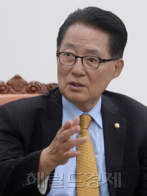 [사진=국민의당 박지원 비상대책위원장 겸 원내대표가 헤럴드경제와 인터뷰를 하고 있다. 안훈 기자/rosedale@heraldcorp.com]