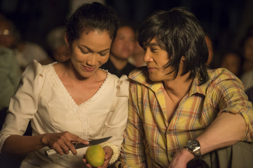 Japanese actor Masaya Kato and Cambodian actress Chumvan Sodhachivy sit together as lovers in a scene from a segment directed by Cambodian director Sotho Kulikar for “Reflections,” the first film produced by the Tokyo International Film Festival. Three directors were tapped by the festival for the trilogy that depicts the intertwining of stories among Asian nations. (AP-Yonhap)