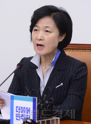 [사진=추미애 더불어민주당 대표가 28일 오전 서울 여의도 국회에서 열린 최고위원회의에서 모두발언을 하고 있다. 박해묵 기자/mook@heraldcorp.com]