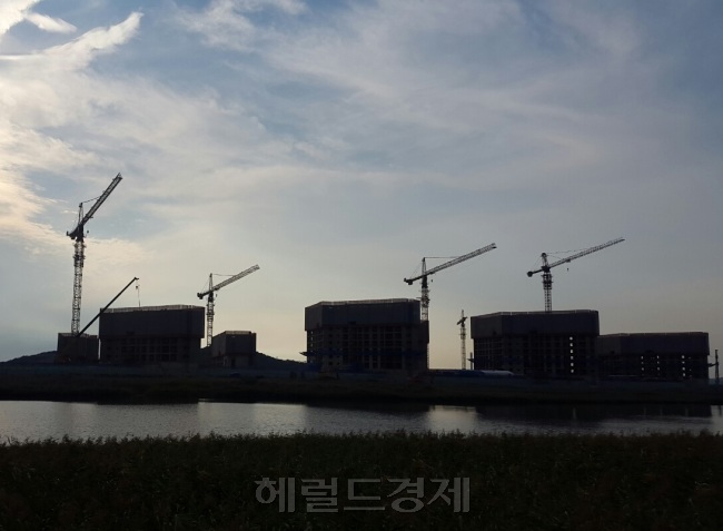 국토부가 지난해 초기계약률 공개 범위를 넓히겠다고 밝혔으나 1년이 지나도록 별다른 진척이 없는 것으로 나타났다. 사진은 경기도의 한 아파트 건설현장. [사진=헤럴드경제DB]