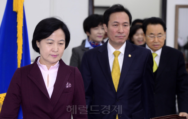 [사진=추미애 더불어민주당 대표가 31일 오전 서울 여의도 국회에서 열린 최고위원회의에 참석하고 있다. 박해묵 기자/mook@heraldcorp.com]