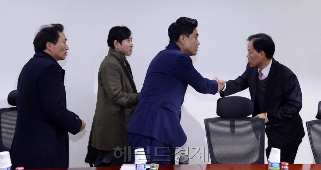 1일 오전 서울 여의도 국회 의원회관에서 새누리당 초재선 의원모임이 비공개로 열리고 있다. 박해묵 기자/mook@heraldcorp.com