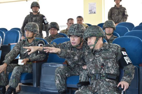 [김수한의 리썰웨펀] 최순실 게이트로 위기감 준전시상태 방불…북한군 왜 조용할까