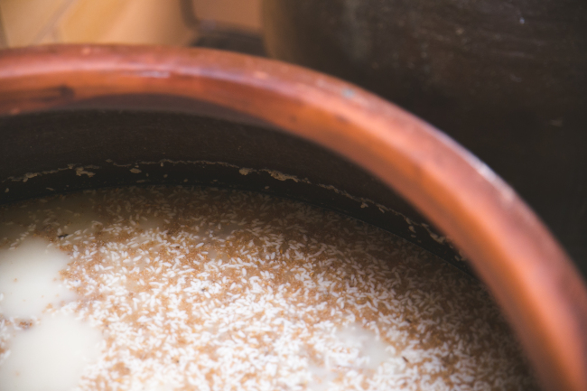 Boksoondoga rice wine ferments in a tradional Korean clay pot. (Boksoondoga)