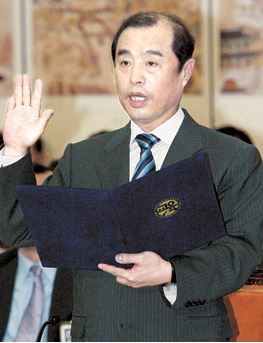 2006년 김병준 당시 부총리 겸 교육인적자원부 장관 내정자의 국회 인사청문회 모습