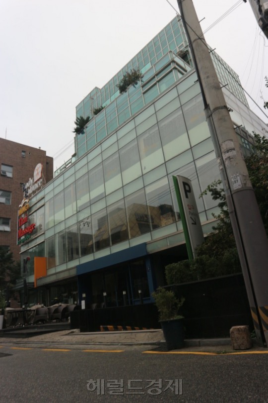 최순실 씨가 소유한 서울 강남구 신사동 미승빌딩.  이세진 기자/jinlee@