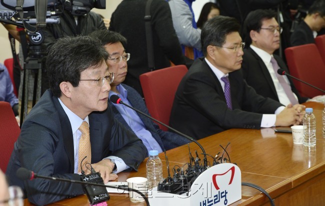 [사진=지난 2일 오전 서울 여의도 새누리당 당사에서 열린 새누리당 당대표 및 최고위원-중진의원 연석 간담회에서 유승민 의원이 발언하고 있다. 박해묵 기자/mook@heraldcorp.com]