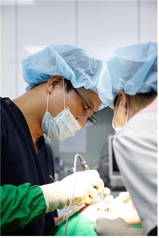 ▲눈재수술은 체계적인 분석과 솔루션, 안전체계에 대한 고려가 필수적이다