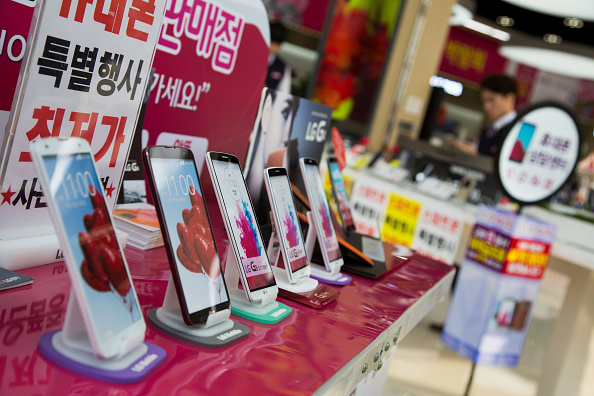 서울시내 한 휴대전화 대리점 매대 풍경 [사진=헤럴드경제DB]