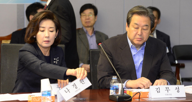 9일 오전 서울 여의도 국회 의원회관에서 열린 비상시국 대토론회에 김무성 전 새누리당 대표가 참석하고 있다. 박해묵 기자/mook@heraldcorp.com