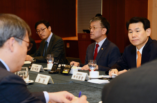 최상목 기획재정부 차관이 9일 오전 서울 중구 명동 은행회관에서 열린 제48차 거시경제금융회의를 주재하면서 미 대선 이후 경제ㆍ금융시장 불안에 대한 대처방안에 대해 발언하고 있다.  [사진=기획재정부]