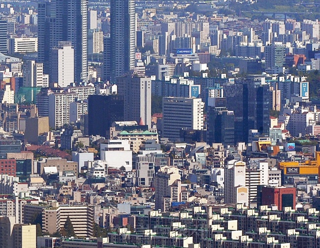 저금리에 힘입어 최근 1~2년간 빌딩 거래가 활발했다. 이 분위기가 내년에도 이어질 수 있을지는 미지수다. 소위 ‘트럼프 쇼크’를 비롯해 국내외 경제 상황에 변수들이 많기 때문이다. 사진은 크고 작은 빌딩이 밀집한 서울 강남구 일대.  [헤럴드경제DB]