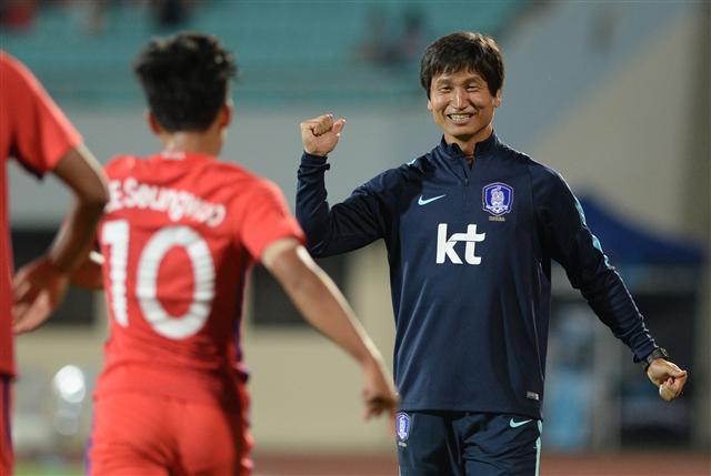 ‘임시감독’ 정정용  U-19 대표팀 감독.