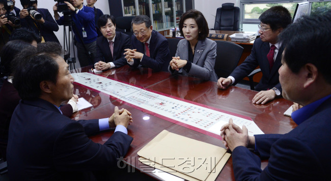 [사진=14일 오전 서울 여의도 국회 의원회관 나경원 의원실에서 비상시국 준비위원회 회의가 열리고 있다. 박해묵 기자/mook@heraldcorp.com]