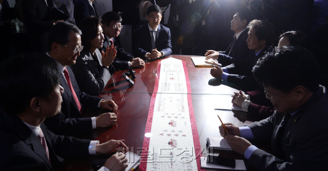 [사진=14일 오전 서울 여의도 국회 의원회관 나경원 의원실에서 비상시국 준비위원회 회의가 열리고 있다. 박해묵 기자/mook@heraldcorp.com]