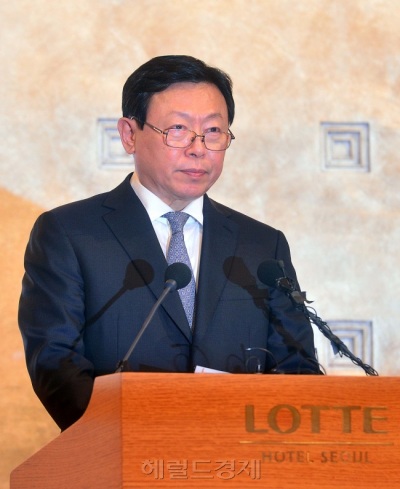 [사진설명=지난 10월 소공동 호텔롯데에서 열린 쇄신안 발표자리에 선 신동빈(61) 롯데그룹 회장. 이상섭 기자/babtong@heraldcorp.com]